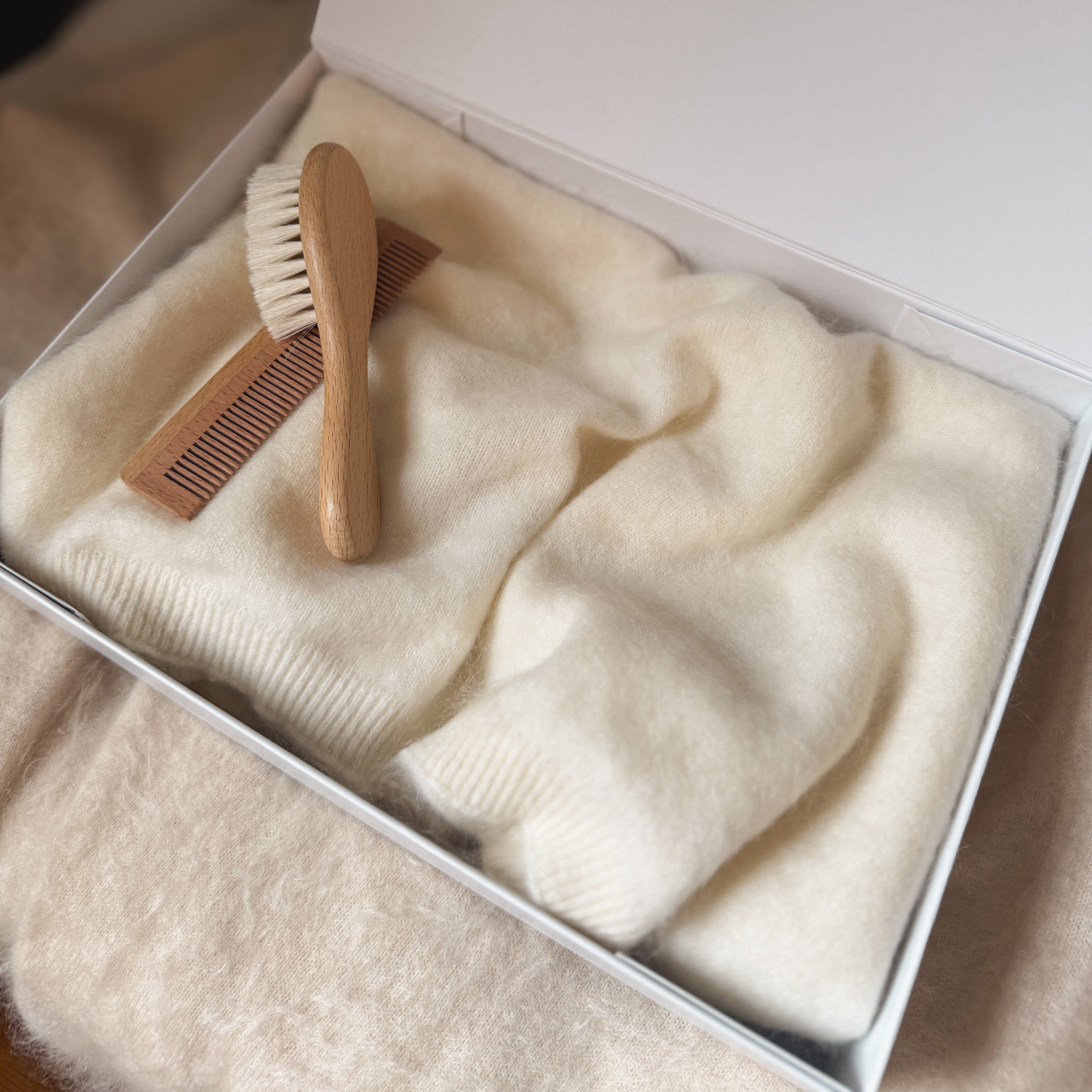 Brushed Cashmere Blanket Gift Set White
