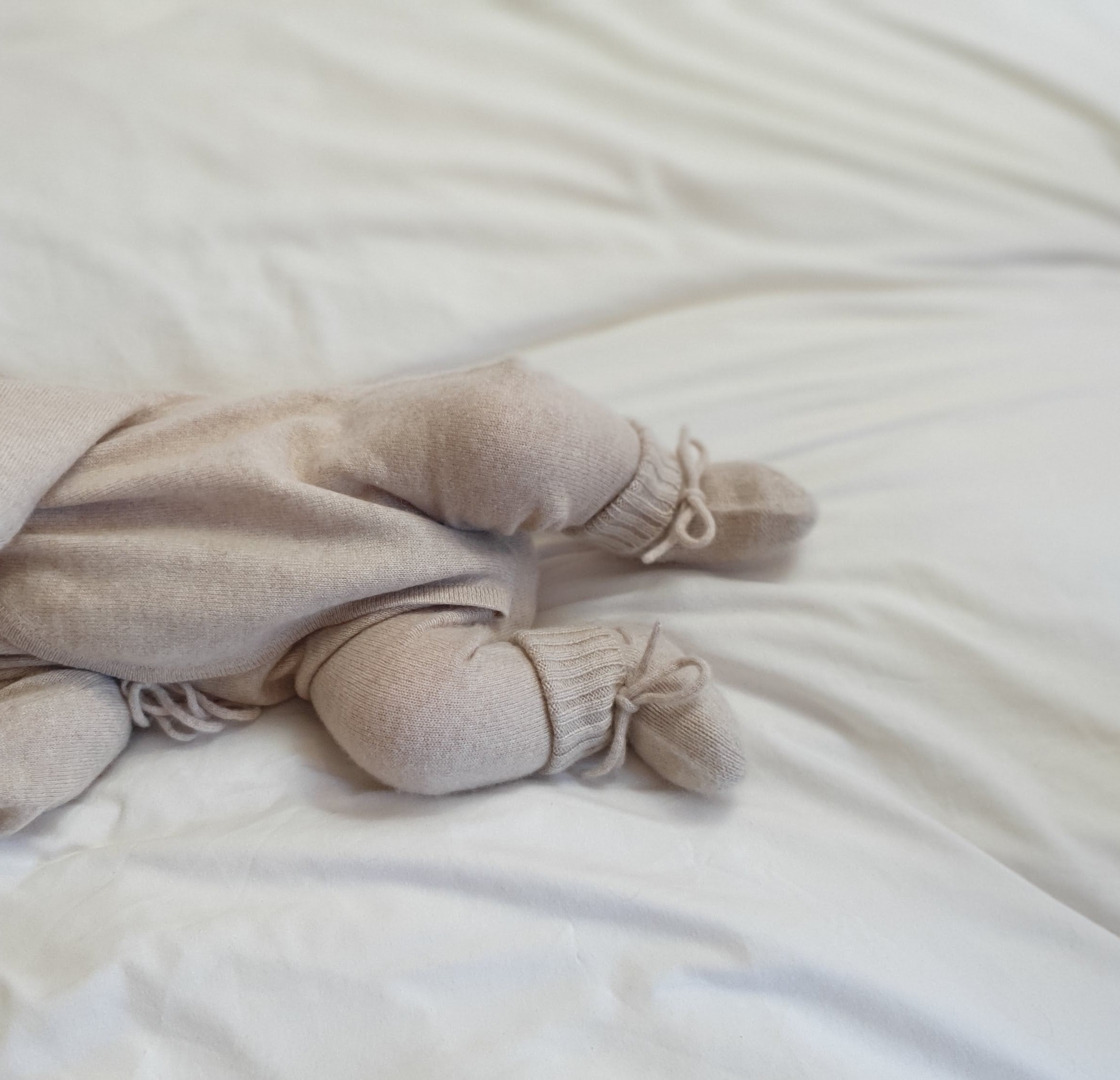 Baby cashmere booties beautiful newborn gift set, perfect for keeping your little ones warm and cosy. A treasured gift for every families precious new addition, My Little Freckles baby bonnet and booties gift set, made from 100% Cashmere.  Comes in a white Gift Box 100% designer baby Cashmere Colour - Apricot ivory 