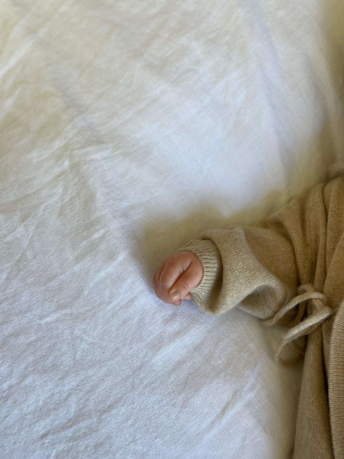 Baby Girls and Boys fine knit All-in one Romper. It is knitted in a super-soft and lightweight cashmere with a tie to the side. Designer baby cashmere babgrow sleepsuit. Baby shower gift. Gift box. Eco friendly baby clothes unisex