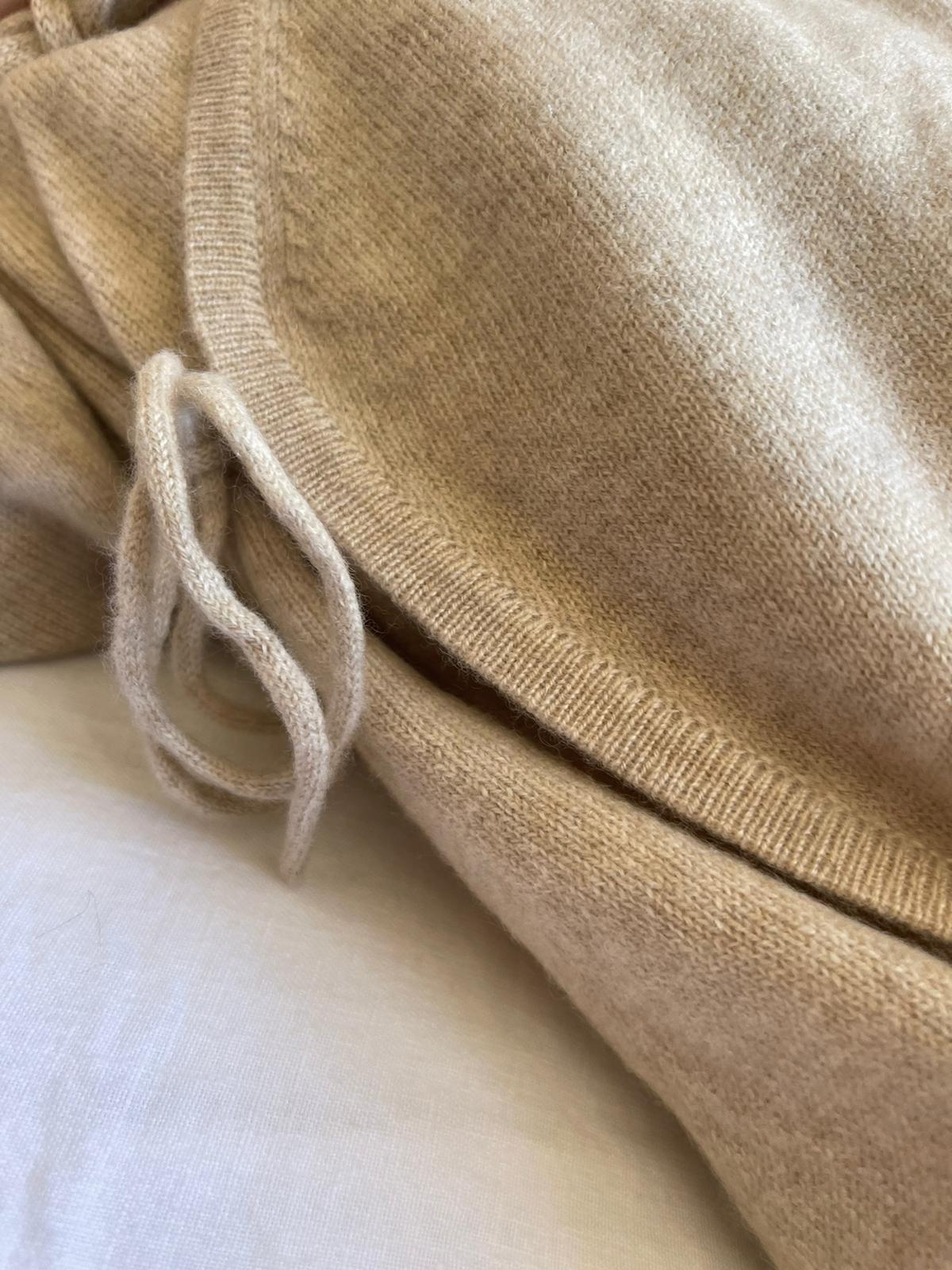 Baby Girls and Boys fine knit All-in one Romper. It is knitted in a super-soft and lightweight cashmere with a tie to the side. Designer baby cashmere babgrow sleepsuit. Baby shower gift. Gift box. Eco friendly baby clothes unisex